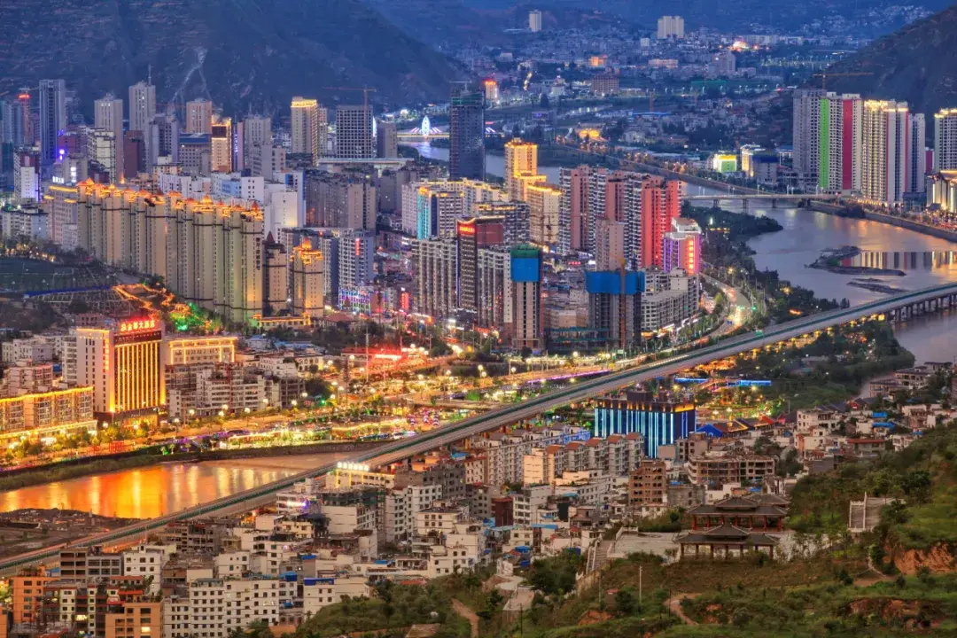 陇南大学城附近有做服务的吗