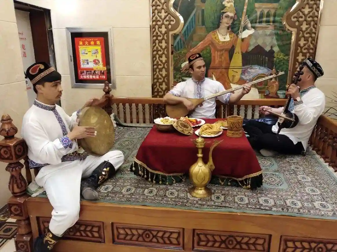 乌鲁木齐维族女性日常暗号全解析：维族文化与习俗深度揭秘