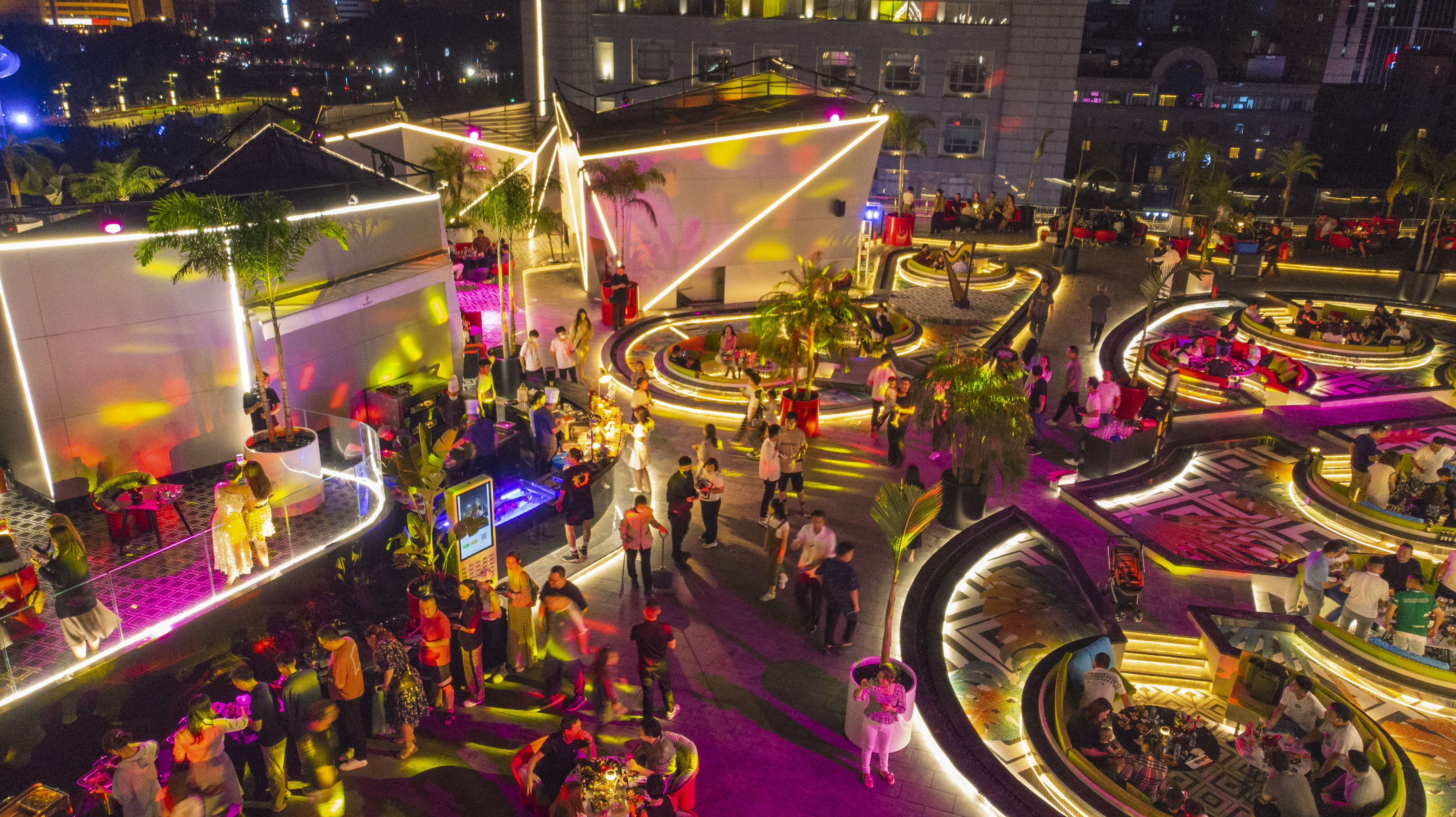 同成夜约：都市夜经济的共生密码与深夜消费的场景革新