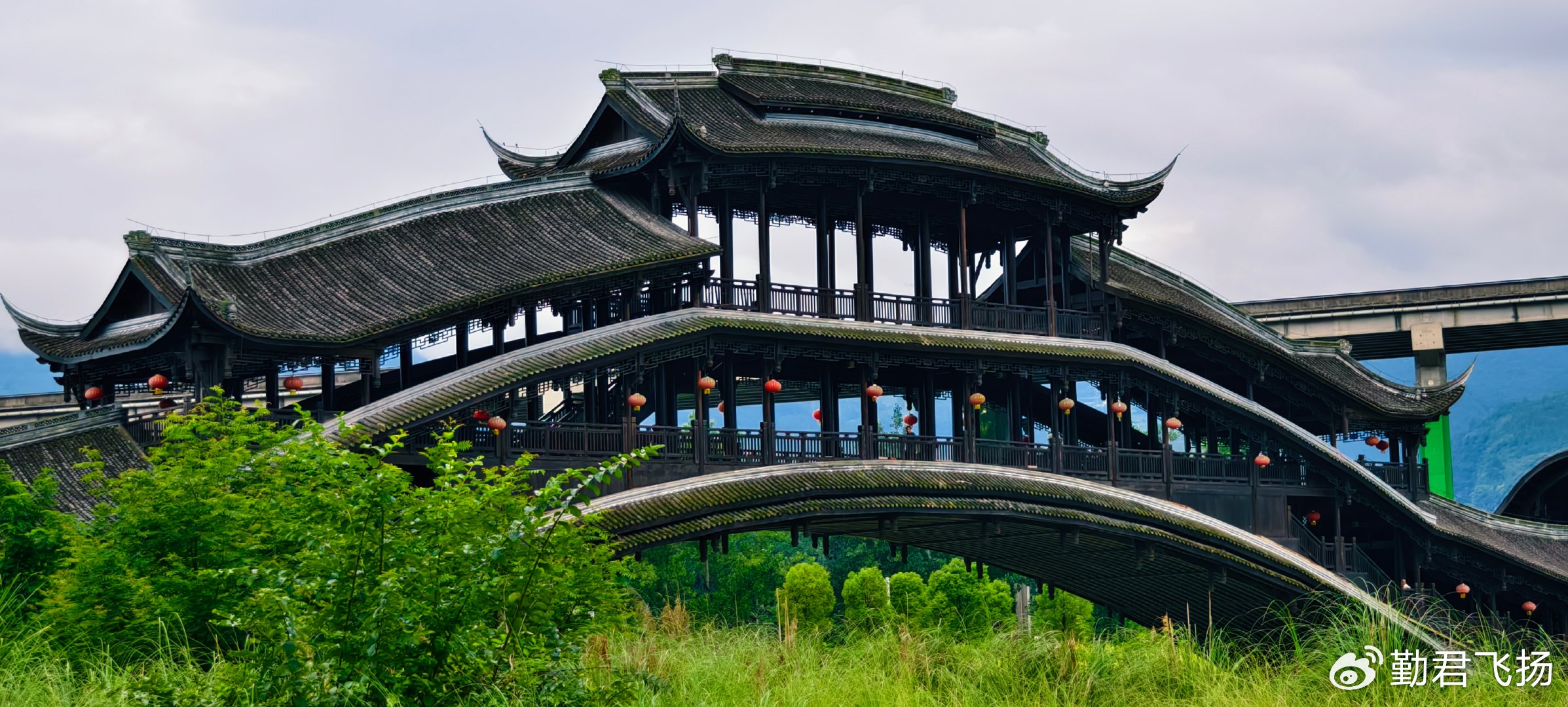 从跑道到廊桥：揭秘现代航空地面服务的72小时护航体系全解析