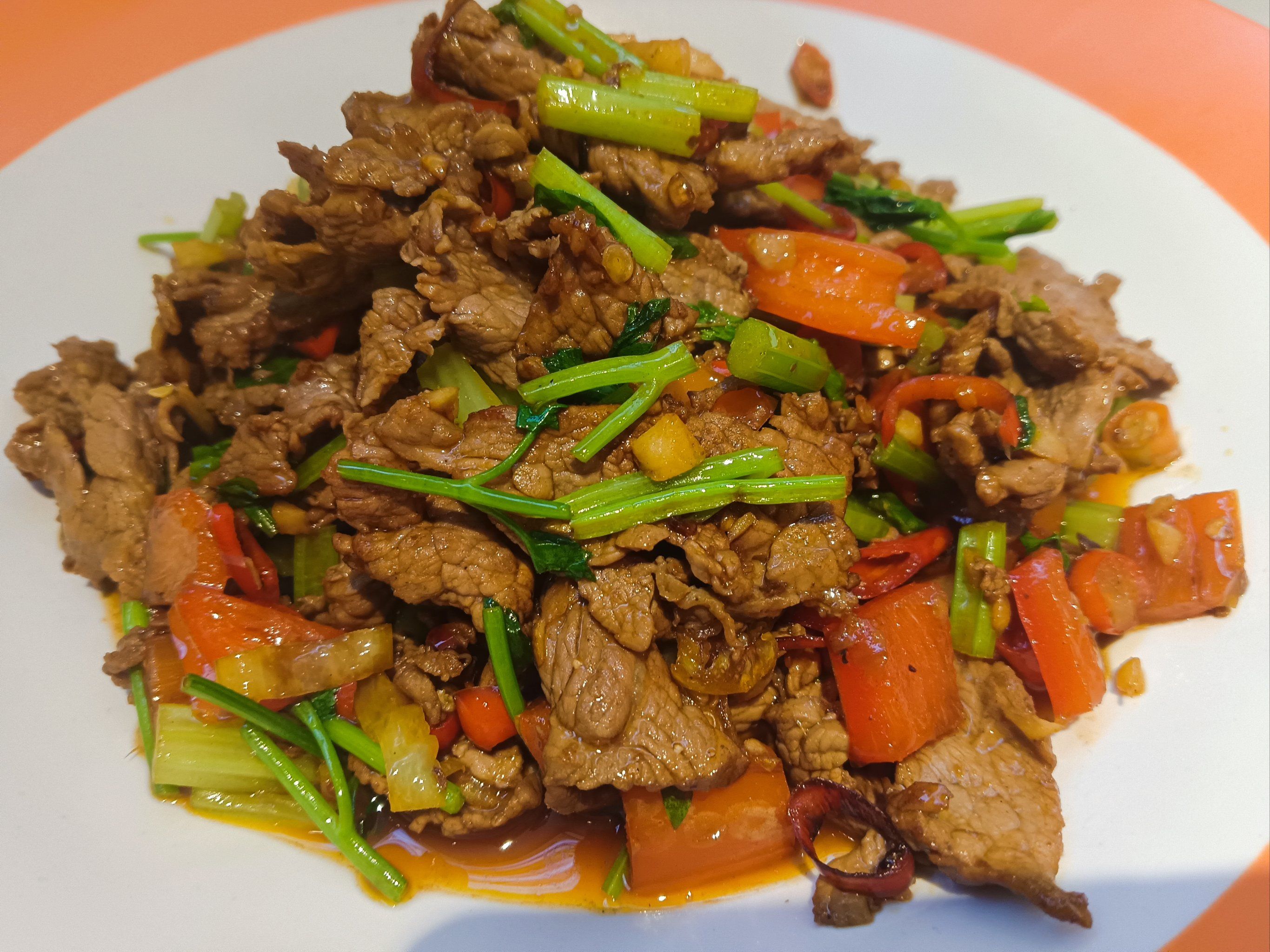 娱乐圈小道消息：鸠江区特色菜到底是什么？资深吃货带你揭秘本地人都不一定知道的隐藏美味！