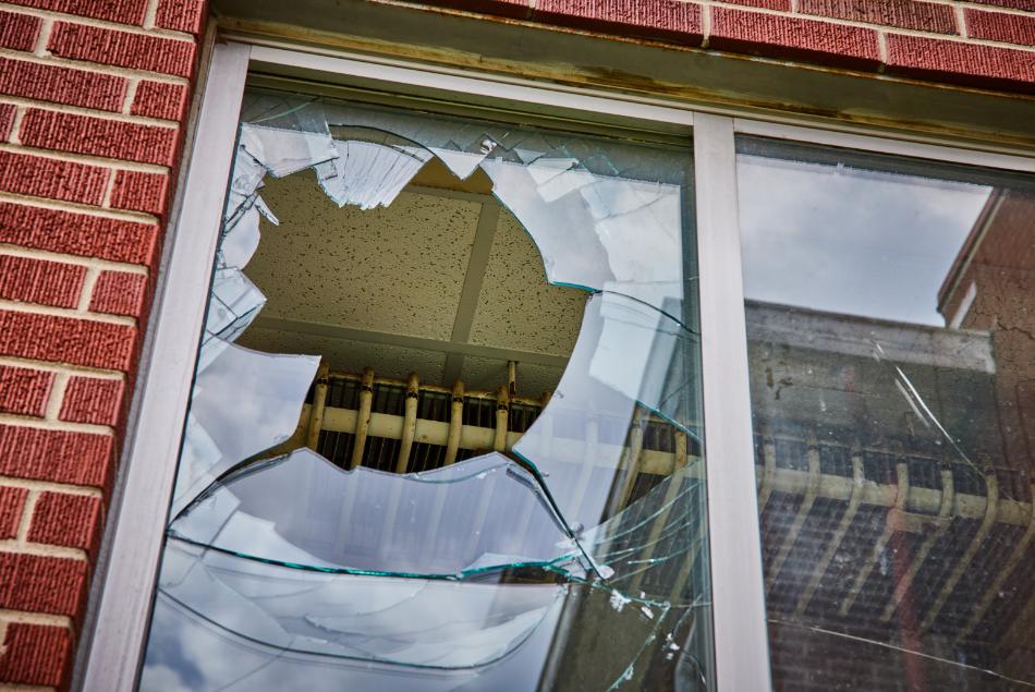 大学城门口汽车半窗隐患综合治理方案解析，从安全破窗到长效管理