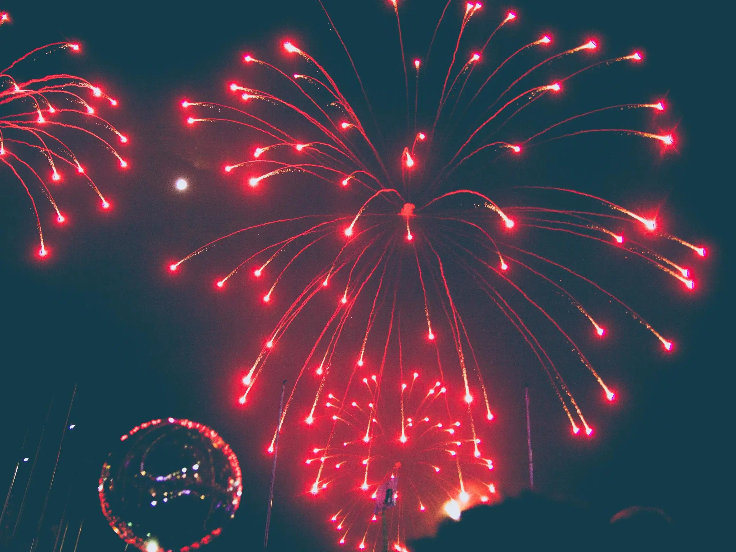 当传统遭遇禁令：关于城市周边烟花爆竹代购服务的深度探讨