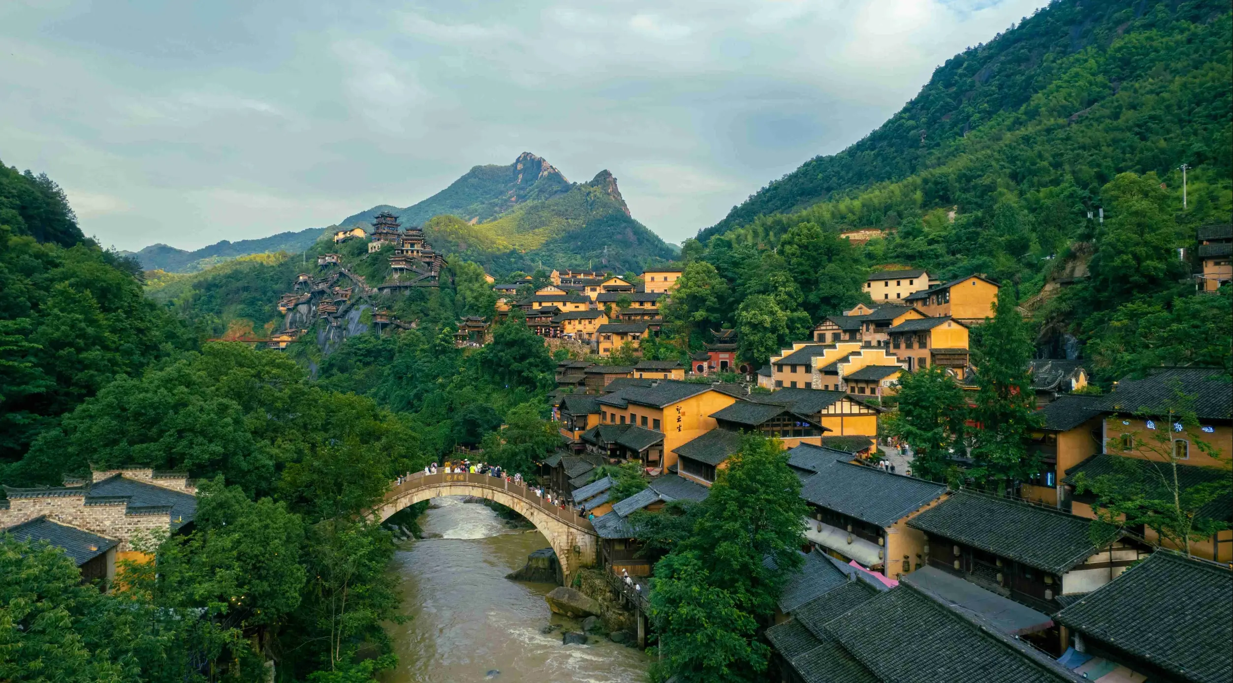 上饶如何轻松约到附近的单身女生