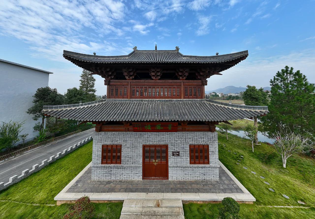 凤楼探秘：从建筑奇观到文化符号的详细解读