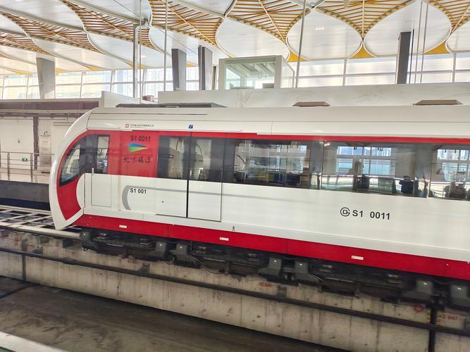 三站地铁外的相遇：当代都市“附近陌约”现象深度剖析与三站概念解析