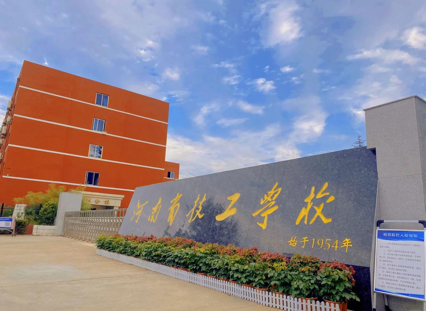 大连职校400元随叫随到暗访实录：藏在校园围墙外的灰色交易链