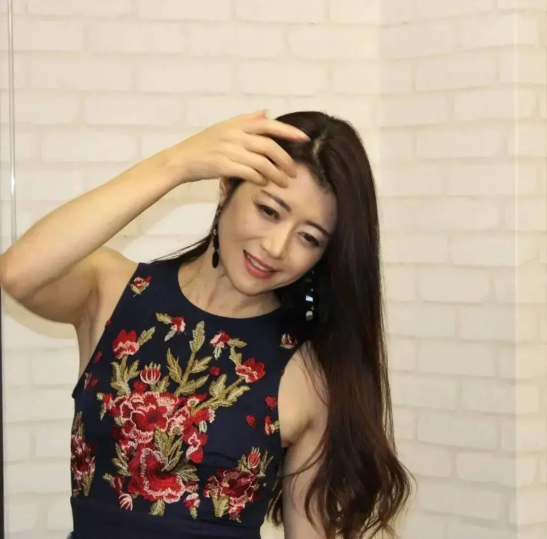 目击描述：站街熟女：街头身影背后的生活真相与情感困境