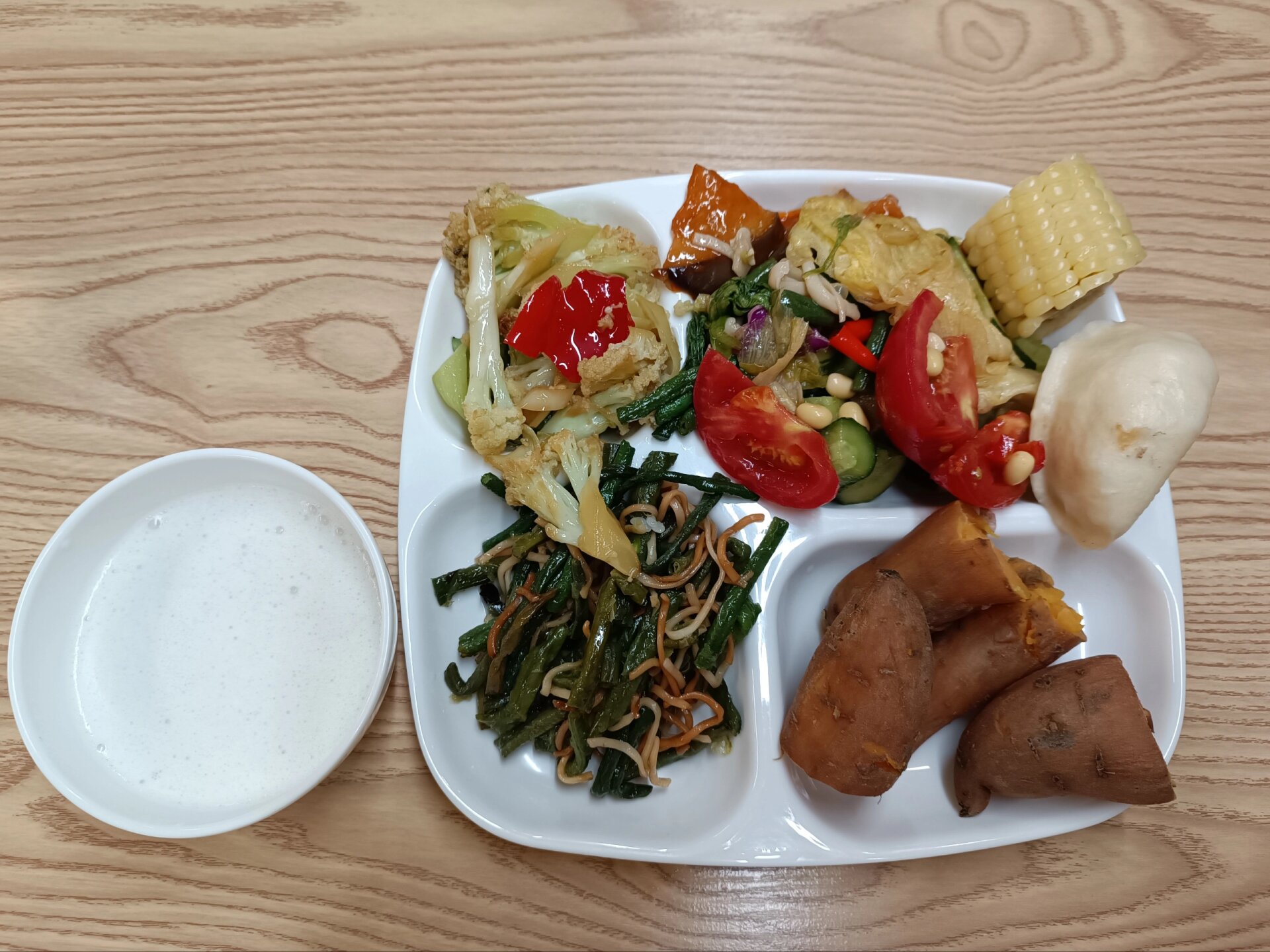 一位知名人士透露，怎么找到附近的快餐店能够快速解决吃饭问题？