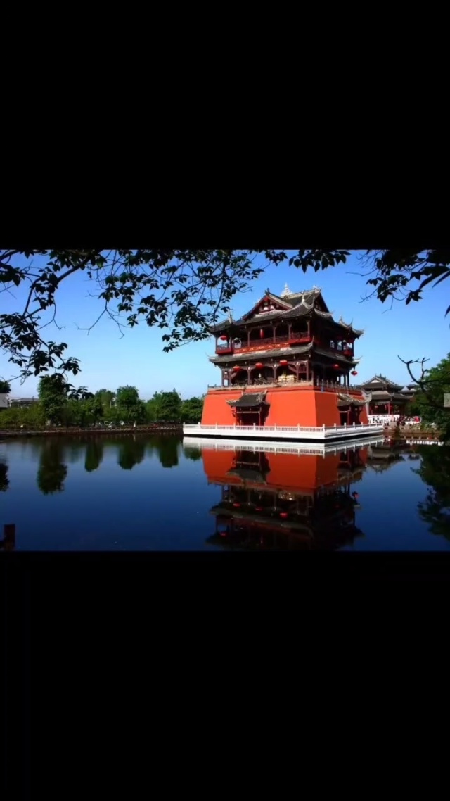 凤楼探秘：从建筑奇观到文化符号的全解读