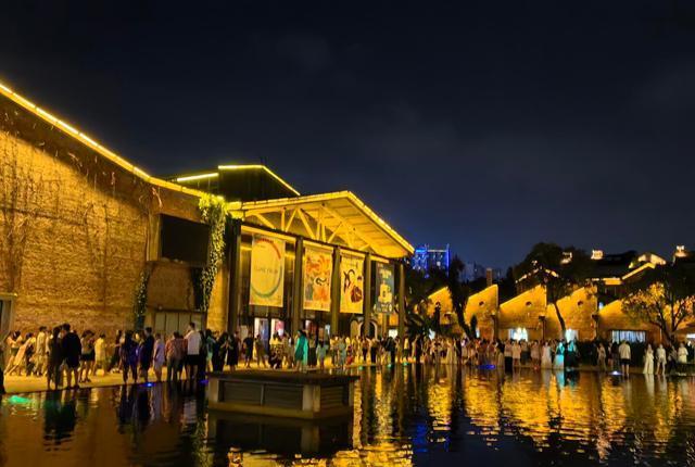 抚顺一条街150元背后的消费秘密，市井烟火里的经济智慧