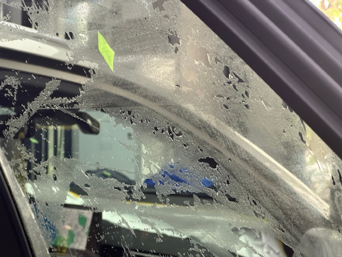 大学城门口汽车半窗现象成因解析与综合治理对策