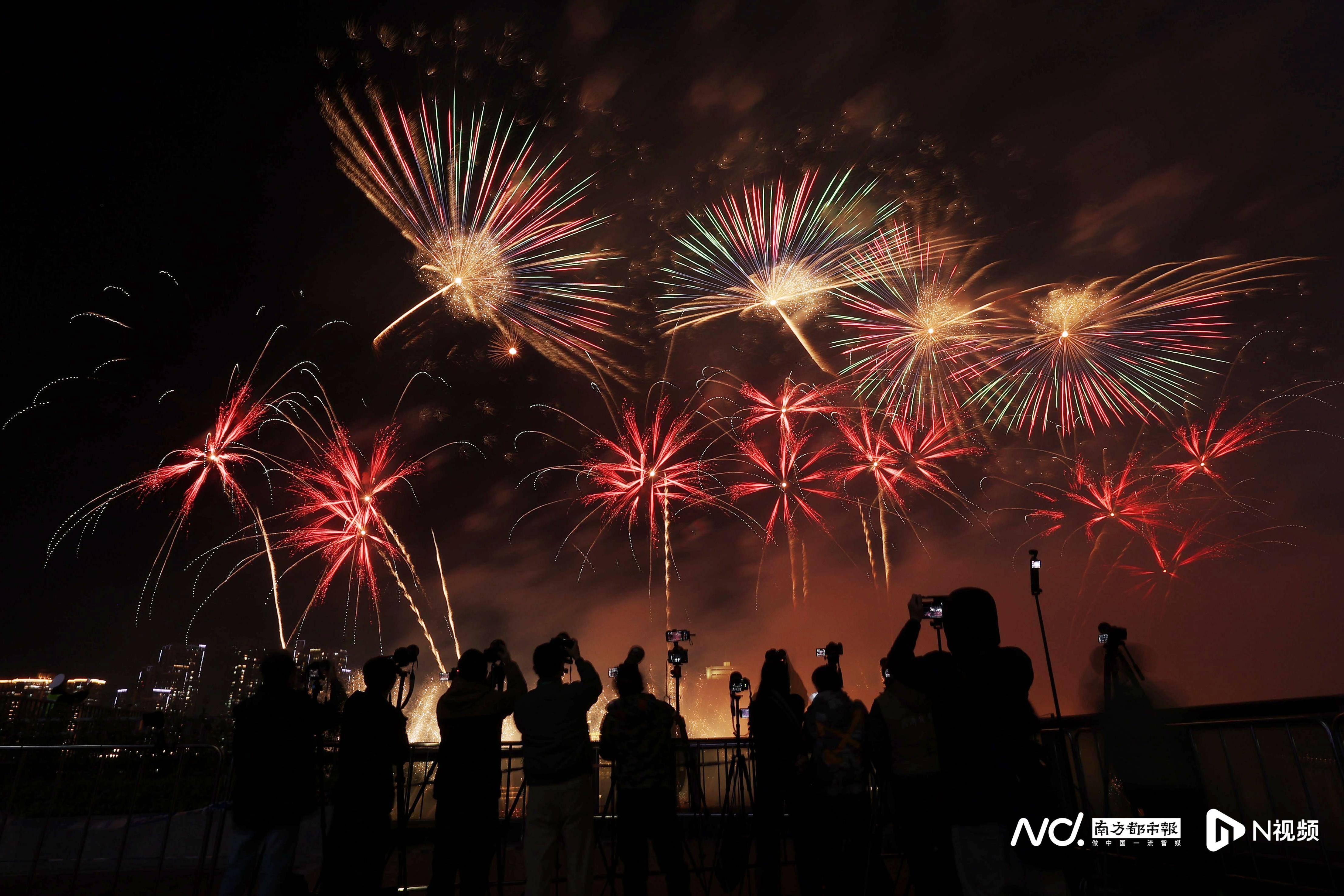 当传统遇上禁令：关于城市周边烟花爆竹代购服务的深度调查