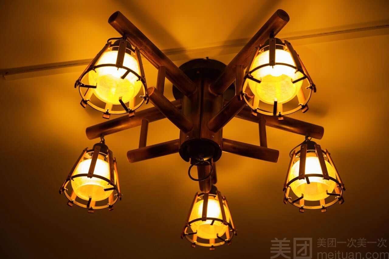 当你在美团搜索'经络调理' 老司机看到的却是另一套密码